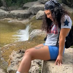 Meet your Posher, Danielle